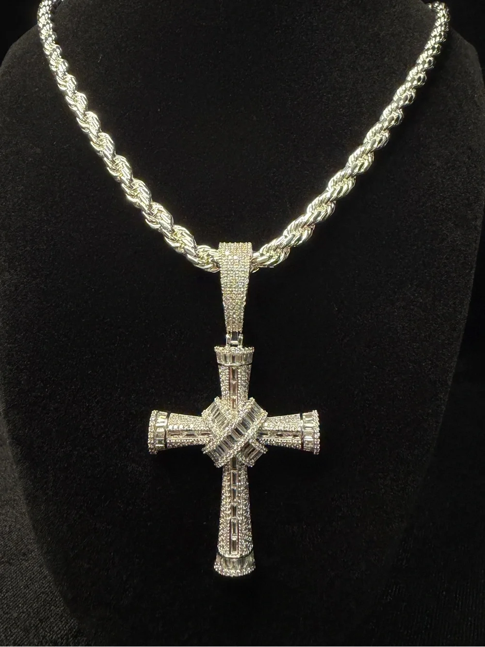 Iced Out Cross Pendant W/WG Finish 22in 5.5in Rope Chain Moissanite Brand New